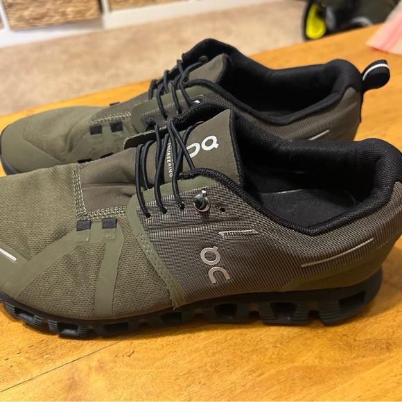 On Cloud 5 - men’s 8/ EU 41 in olive with black soles - Picture 3 of 6